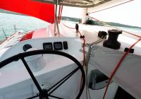 skipper cockpit ruota del timone strumenti trimarano barca a vela neel 45